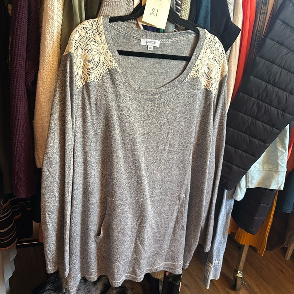# 124 Style & Co. Cream Blue Embellished Long Sleeve Sweatshirt